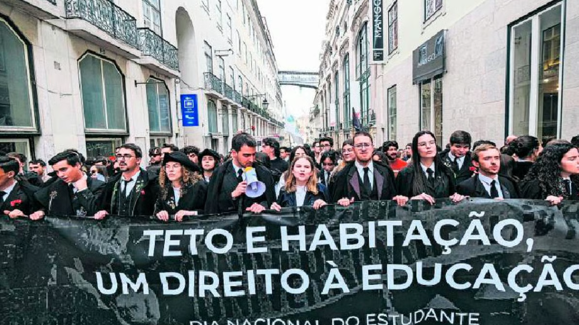 Ensino Superior: estudantes saem à rua para pedir fim das propinas e mais residências universitárias